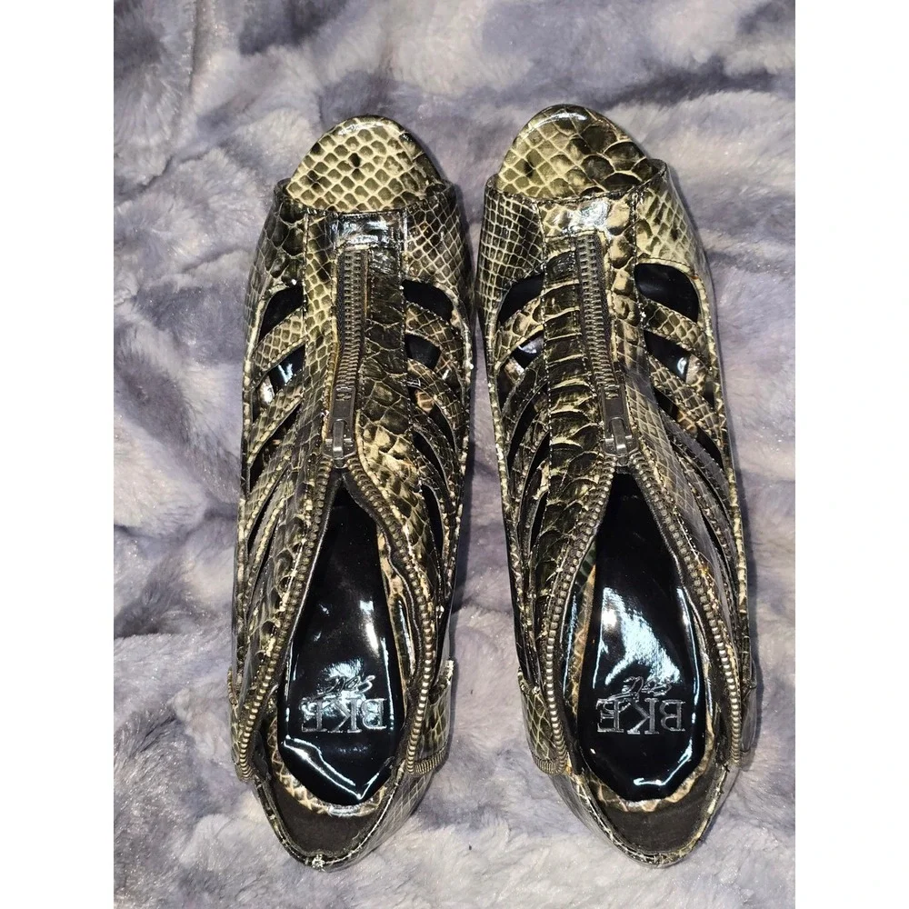 BKE Sole Finella Black Snake Patent PU Peep Toe Zipper Heels‎ Booties Size 9